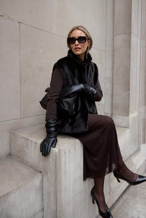 Michaela Delér x NA-KD Gilet en fausse fourrure - Manteaux en fausse fourrure - Brun - EU 36