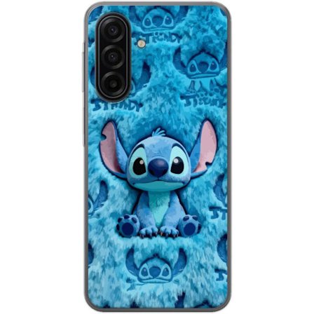 Kompatibel Mobilcover til Samsung Samsung Galaxy A17 5G Stitch sidder på fluffy blåt mønster med sit ansigt og ører gentaget som tekstur, hvilket