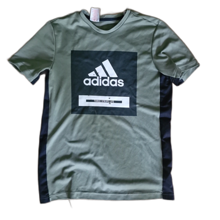 Grön t-shirt från Adidas