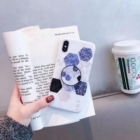 Modeskal Med Ringhållare Till Iphone Xs Max I Hexagonform