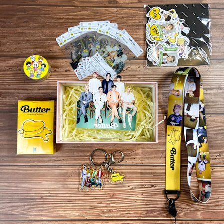 BTS uusi kappale Butter oheistuotepaketti postikortti kaulanauha avaimenperä tarra lahjapakkaus