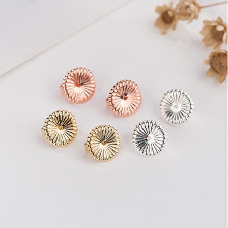 4/6 paria korvakorun nostajia, hypoallergeeniset korvakorun taustat roikkuville korville, raskaiden korvakorujen tukitaustat, pinnoitetut turvalliset 