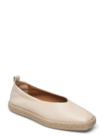 Stb-Palm Ballerina L Beige Shoe The Bear