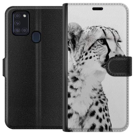 Samsung Galaxy A21s Tegnebogsetui Sleek sort-hvidt close-up af en gepard med rolig blik og elegante markeringer, der fremhæver dens kraftfulde og æd
