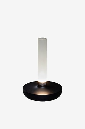 Jotex - Bordlampe Biarritz USB Sort - Køb Udendørsbelysning hos Jotex