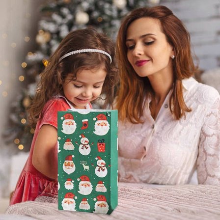 Joululahjapussit Joululahjapussit Voimapaperipussit ja Joulupussit 24 cm korkeita 13 cm pitkiä 8 cm leveitä