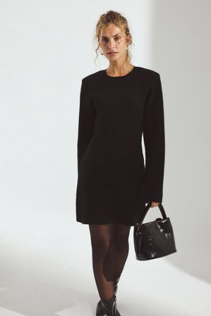 NA-KD Stickad miniklänning med vadderade axlar - Julklänningar - Svart - XS