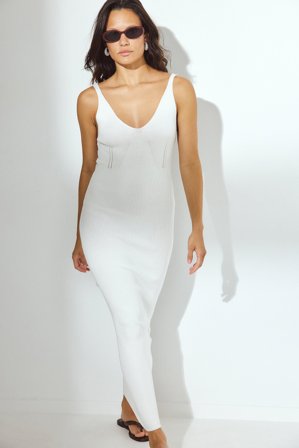 NA-KD Geripptes Strickkleid mit tiefem Rückenausschnitt - Strickkleider - OffWeiß - L (EU 42-44)