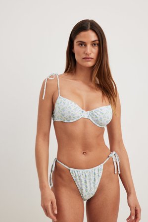 NA-KD Swimwear Bikinitrosa med hög skärning och knytning - Bikini - Blommig - XL