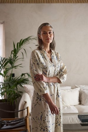 Cellbes of Sweden - Blomstret kjole i lin i blomstret for damer i størrelse 34/36