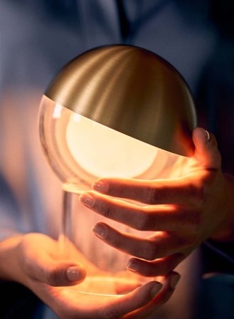 Pila oppladbar bordlampe - messing