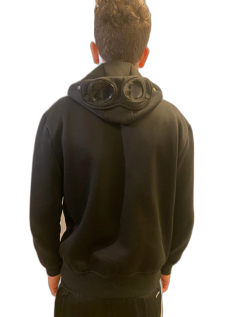 Svart hoodie från C.P. Company med glasögon