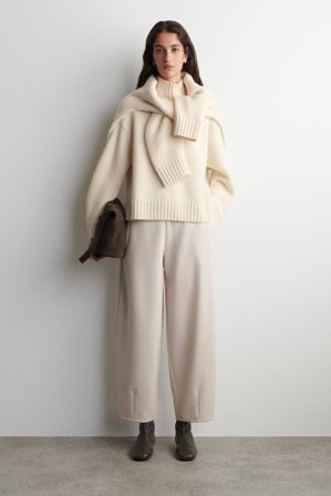 COS Femme Pantalon Barrel in Beige