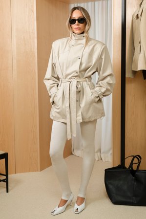 Alexia x NA-KD kurzer Trenchcoat mit großen Schulterpolstern - Trenchcoats - Beige - EU 40