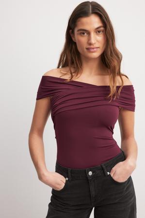 NA-KD Draperad off shoulder-topp - Rynkade toppar - Burgundy - Large