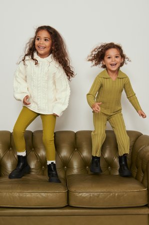KIDS by NA-KD Knitted Rib Flared Pants - Børnesæt - Grøn - 98/104