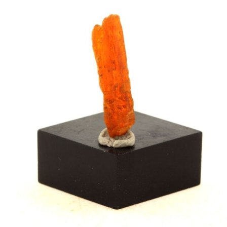Sten og mineraler. Orange kyanit. 4,48 ct. Sangulungulu Hill, Loliondo, Tanzania.