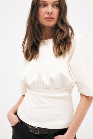 NA-KD - T-skjorte med tettsittende liv - T-Shirts - Offwhite - XS