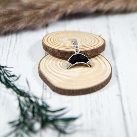 Crescent Moon hänge - Silverpläterad - Naturstenar Obsidian