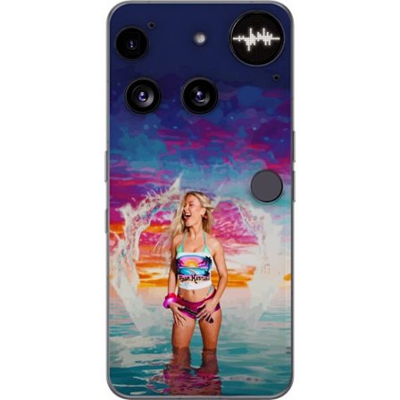 Kompatibelt Mobildeksel til Nothing Phone (3) Blond kvinne i fargerik strandantrekk som leker i havet ved solnedgang