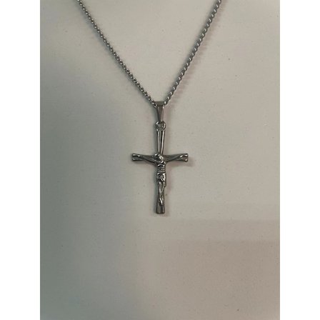 Stilfuld og holdbar halskæde i rustfrit stål med kors
