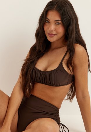 BUBBLEROOM - Ruched Bikini Top - Dark brown