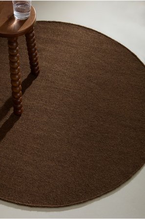 Jotex - Rundt Ullteppe Bomull/Bomull/Viskose/Ull/Viskose/Ull Mørk brun ROW - Kjøp Ulltepper hos Jotex