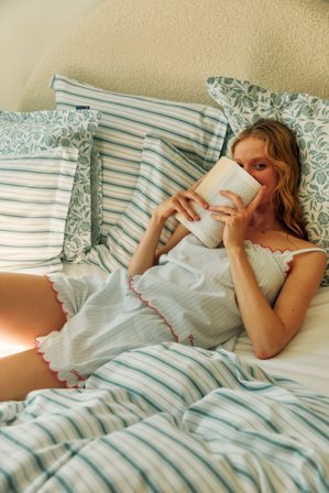 Lexington PyjamasSengesettt i økologisk bomull med bølgede kanter