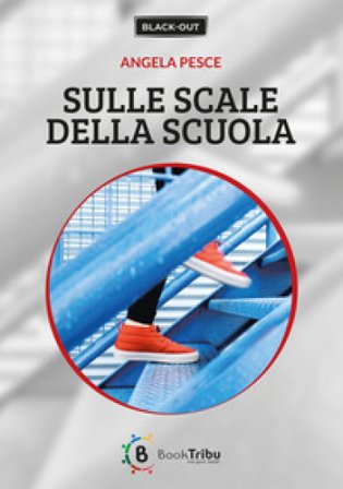 Sulle scale della scuola Angela Pesce