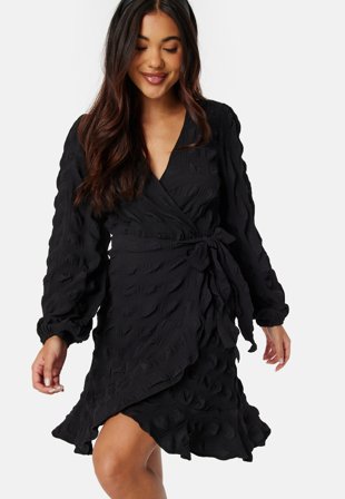 BUBBLEROOM Litzy Wrap Dress Black Klær