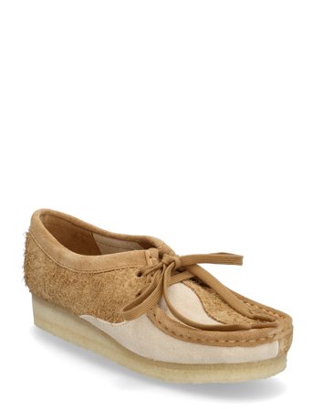 Wallabee. D Beige Clarks