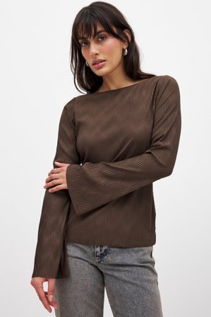 NA-KD - Plissert topp med lange ermer - Langermede T-skjorter - Brun - S