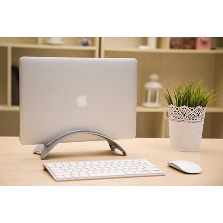 Velegnet til MacBook | Pladsbesparende, vertikalt skrivebordsstativ til Apple notebooks (sølv)