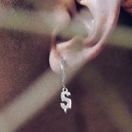 Fahrenheit | Pendiente de aro con colgante de S de acero fundido para hombres - Pendientes de aro con colgante