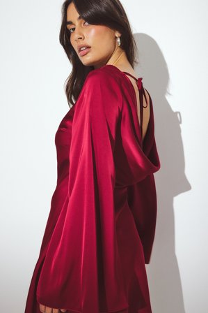 NA-KD Robe courte en satin à dos en cascade - Robes de Noël - Rouge - EU 32