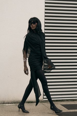 Amy Lefévre x NA-KD Robe courte drapée en mousseline - Robes en Mousseline - Noir - EU 32