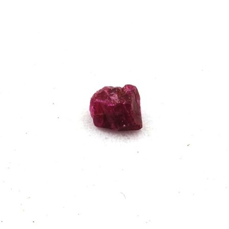 Kivet ja mineraalit. Vaaleanpunainen safiiri. 0,24 ct. Winza, Dodoman alue, Tansania.