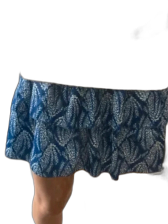 Blå mönstrad kortkjol med volang