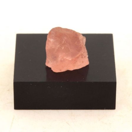 Kivet ja mineraalit. Vaaleanpunainen fluoriitti. 14 ct. Mont Blancin vuoristo, Ranska.