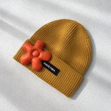 Varm vinterstrikk lueluer Tredimensjonal blomsterull Passende varm vinter fortykkede øreklaffer kvinner unisex Yellow M(56-58cm)