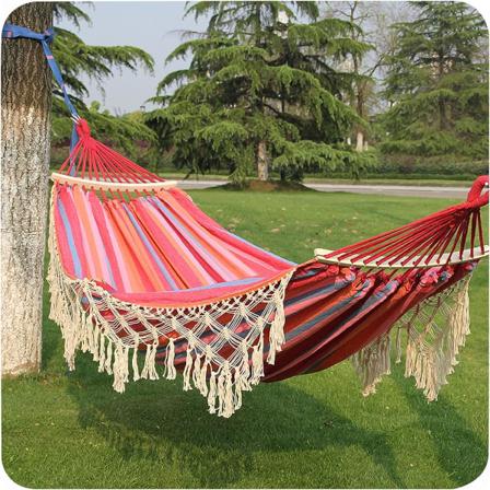 lyserøde striber Voksne Havehængekøje, Bohemian Macrame 2 Person strikket hængekøje med anti-rulle balancebjælke Egnede bærbare hængekøjer