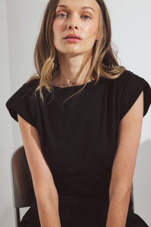 NA-KD Draped Shoulder Punto Top - Ærmeløse toppe - Sort - XL (EU 46)