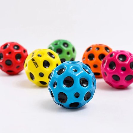 Användbar hål boll mjuk studs boll anti-fall måne form porös studs boll barn inomhus leksak