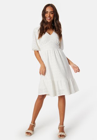 Happy Holly - Broderie Anglaise Dress - Offwhite - Kläder - - Bubbleroom