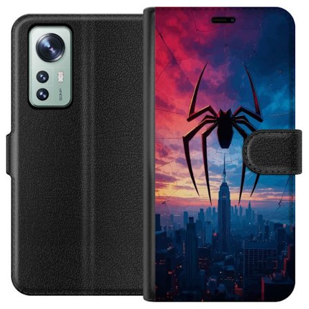 Kompatibelt Lommeboketui til Xiaomi Xiaomi 12 Stilisert edderkopp over bysilhuett i dramatisk solnedgang, grafisk fantasyillustrasjon med sterke farge