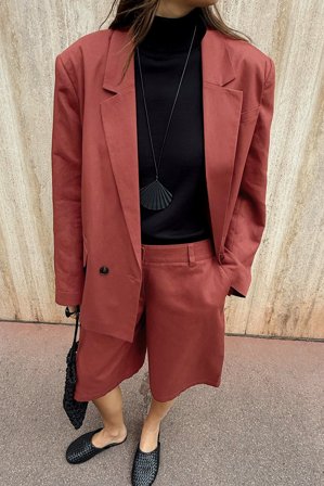 NA-KD - Bermudashorts i linblanding med middels liv - Bermuda shorts - Rød - EU 32