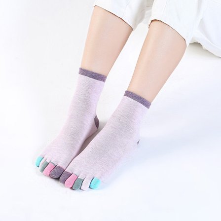 Lila korta 5-fingrade strumpor med flerfärgade bomullstå