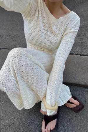 NA-KD Robe longue en maille à dos profond - Robes Pull - Crème - XS