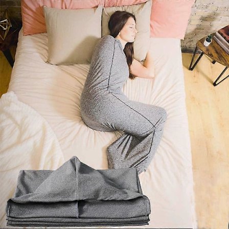 Hug Sleep Pod Move, puettava peitto naisille ja miehille