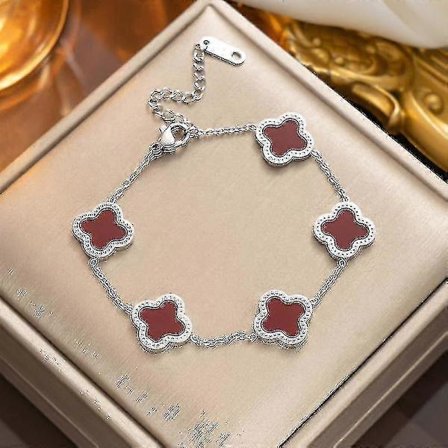 Smycken med fyrklöver, armband i titan stål